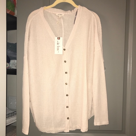 ONE L left! Tie front top - Picture 3 of 4